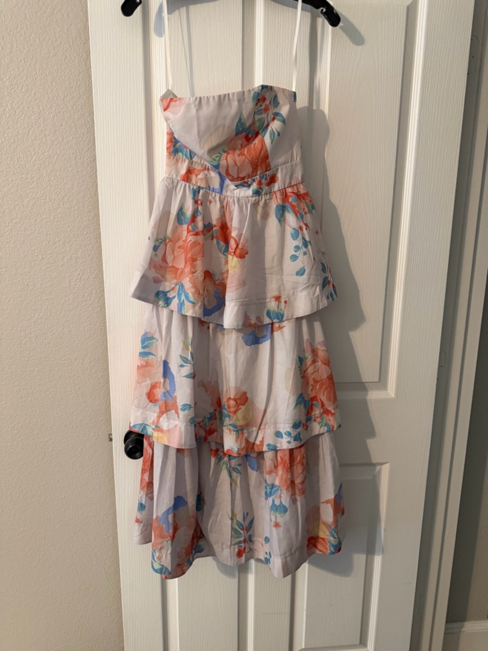 NWT Women’s White Tiered Midi Dress with Coral Floral Print